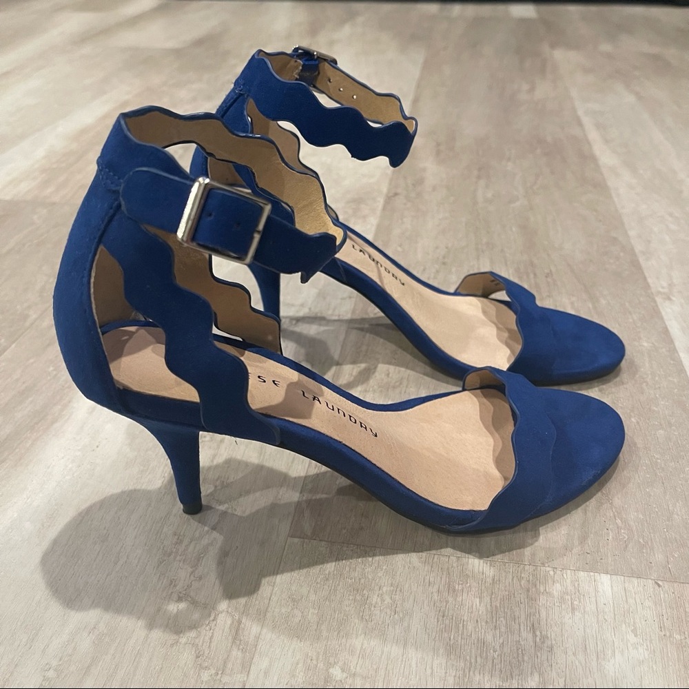 Chinese Laundry Rubie scalloped sandals